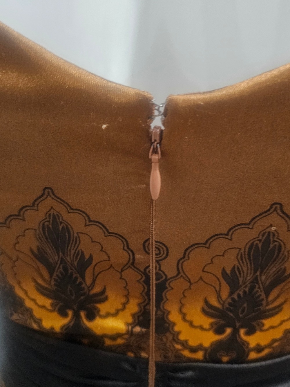 Le Chateau Y2K Bronze Satin Ruched Bodycon Dress Blk Waist Cinch Baroque MidiXS - Picture 7 of 14